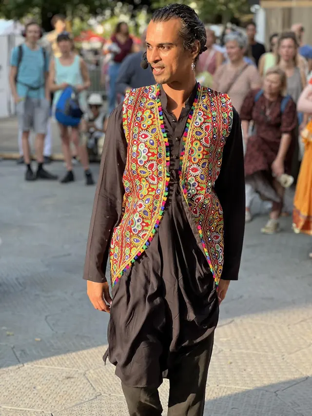Swapnil Dagliya, Indian dance and yoga teacher